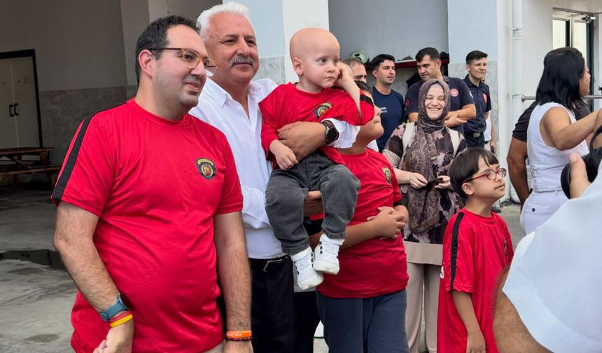 Adana İtfaiyesi'nden anlamlı buluşma: Engel tanımayan sevgi