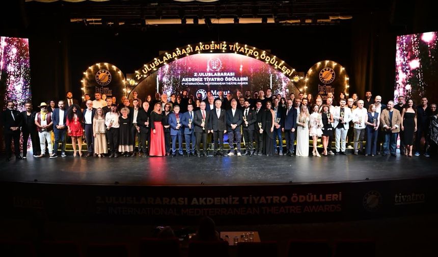 Adana tiyatrosuna Antalya’da 4 ödül birden