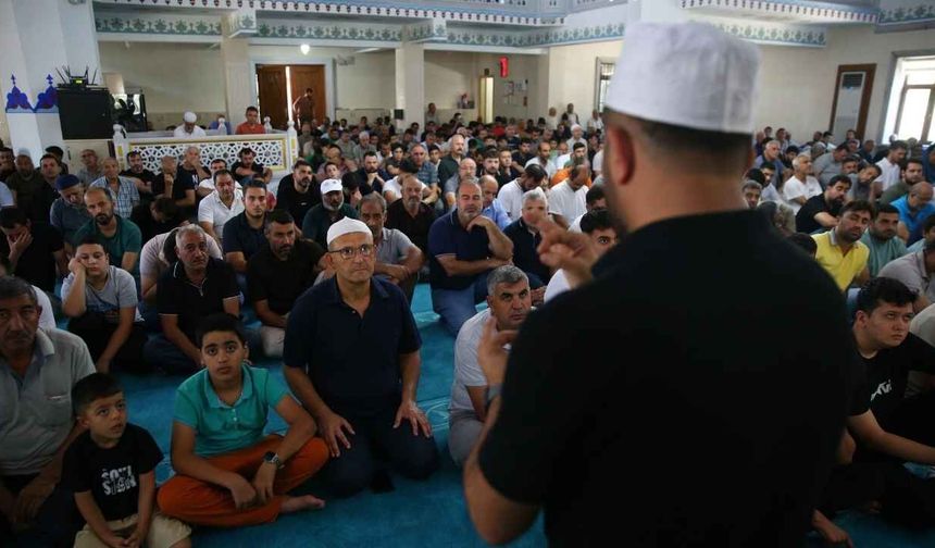 Adana’da işitme engelliler için cuma hutbeleri artık işaret diliyle anlatılıyor