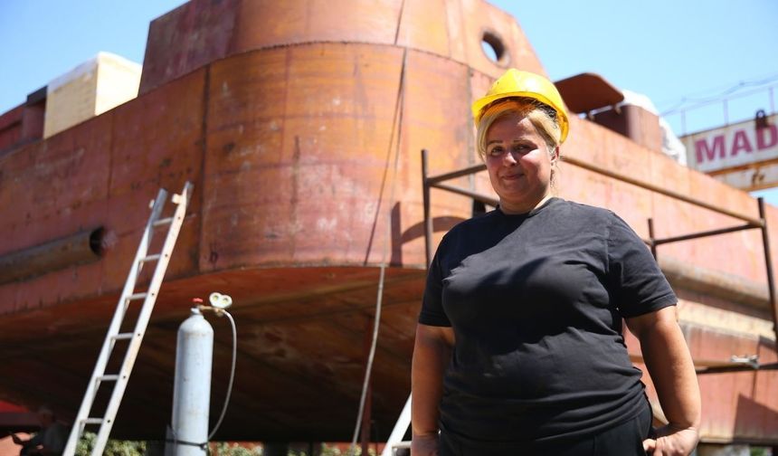 Adana’da muhasebeci olarak başladığı tersanede gemi ustası oldu