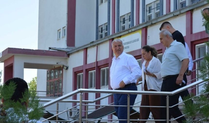 Ceyhan Kaymakamı Kurtyemez, öğrenci yurtlarını inceledi