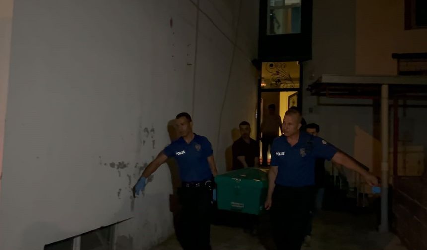 Ceyhan’da eski eşini öldürdü, 13 yaşındaki oğlunu ağır yaraladı
