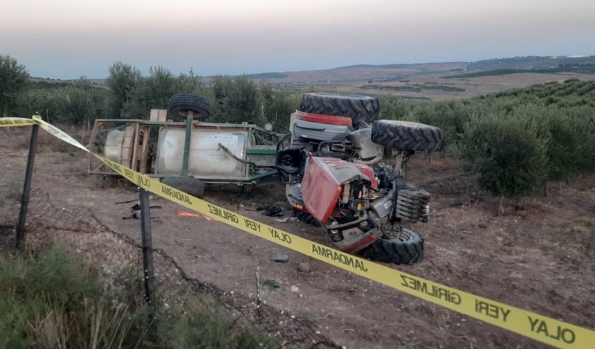 Ceyhan’da traktör devrildi: Baba öldü, 14 yaşındaki oğlu ağır yaralandı