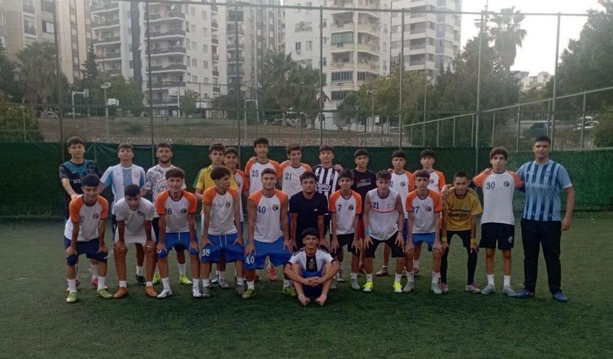 Çukurova Belediyespor yeni sezona gençlerle hazırlanıyor