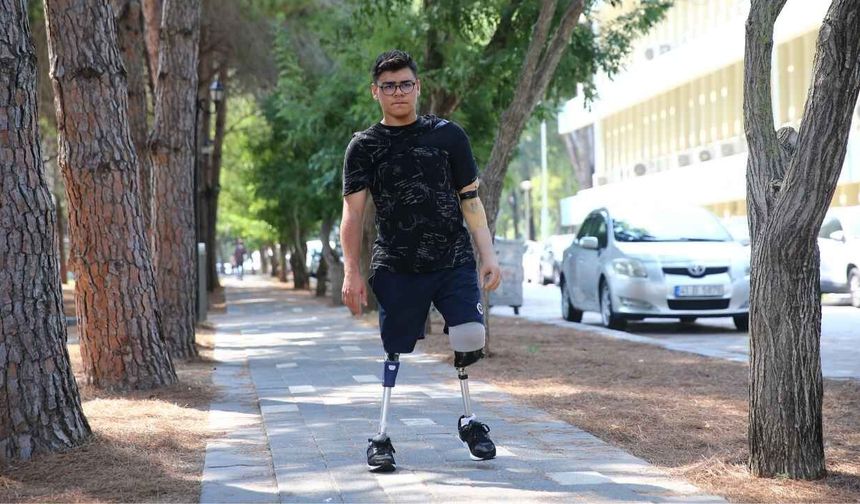 Depremde ailesini ve 3 uzvunu kaybetti: Adana’da yeniden ayağa kalktı