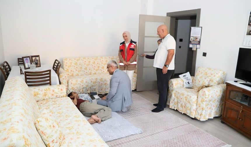 Devletin şefkat eli Adana’da: İl müdürü Gökboğa’dan anlamlı ziyaret