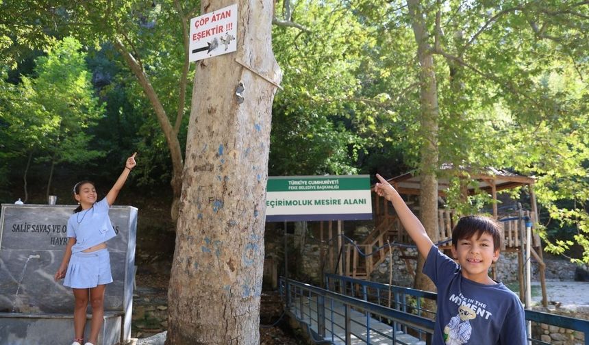 Feke’de dikkat çeken tabela: “Çöp atan eşektir”