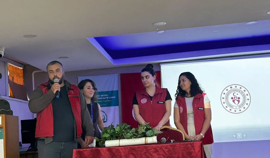 GSB Adana Gençlik Merkezi'nden liselere ziyaret : "Gençlerimizin yanındayız"