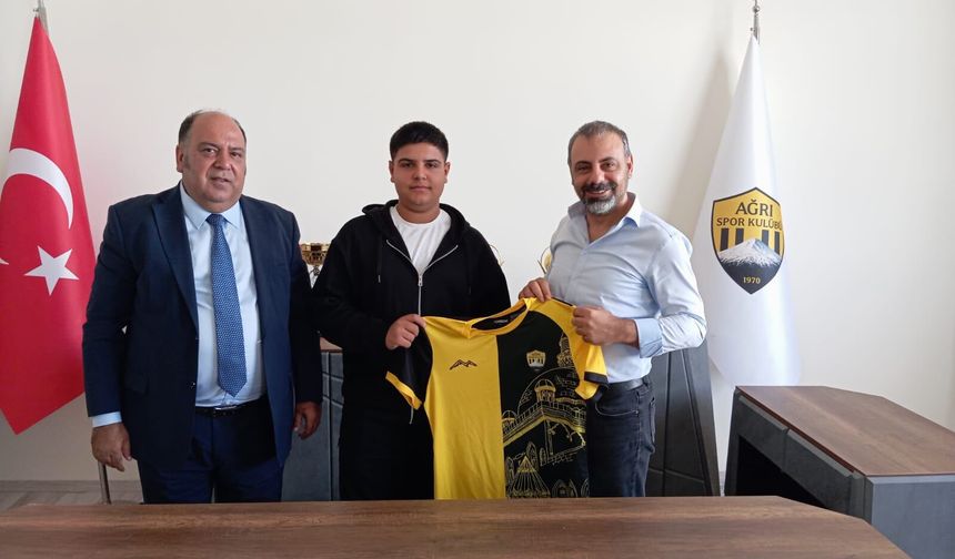 İş insanı Nihat Şimşek’ten Ağrıspor’a 1 milyon TL destek
