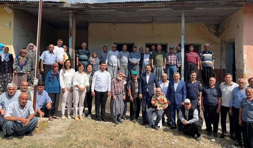 Karaisalı’da mahalle ziyaretleri: Talepler yerinde dinlendi