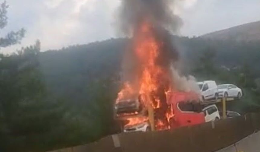 TAG Otoyolu'nda korku dolu anlar: Otomobil yüklü tır alevlere teslim oldu