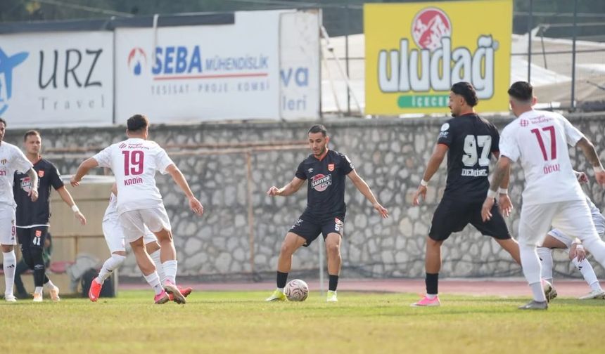 Adana 01 FK galibiyeti son dakikada kaçırdı: 1-1