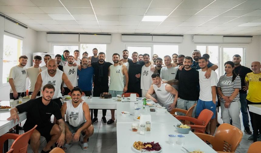 Adana 01 FK'da çifte doğum günü kutlaması