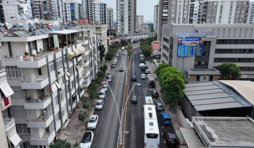 Adana Koleji Sokağı’nda asfalt mesaisi sürüyor