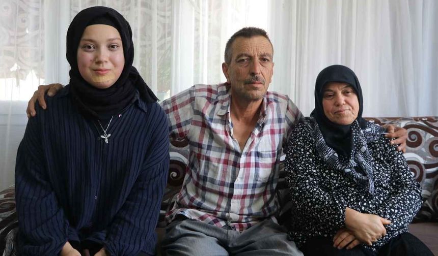 Adana’da 16 yaşındaki Buse kanseri yendi: Okulda sürprizle karşılandı