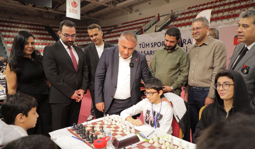 Adana'da 29 Ekim coşkusu satranç turnuvasıyla sürüyor!