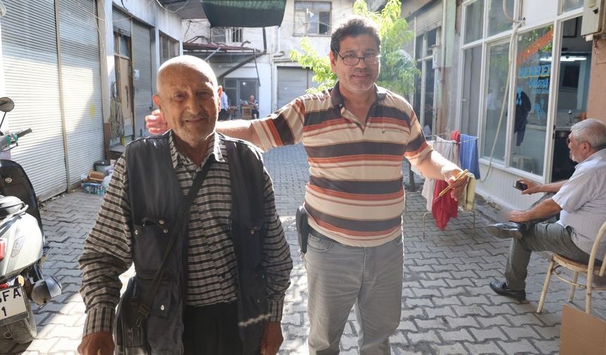 Adana’da 86 yaşındaki Bayram Ersin, çay için 8 kilometre yürüyor