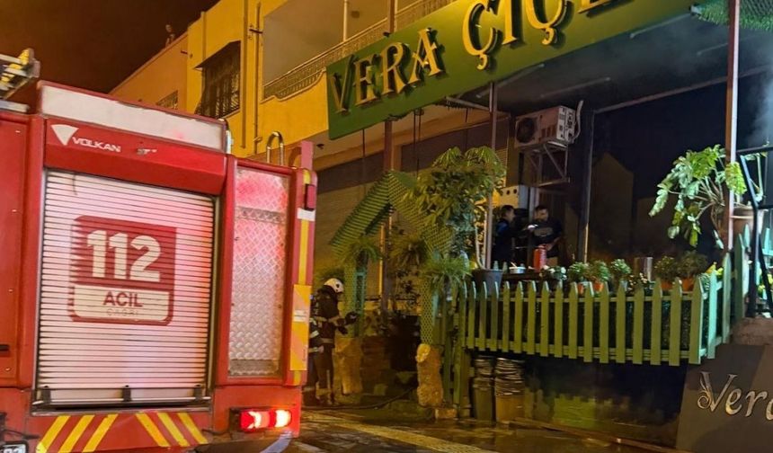 Adana’da çiçekçi dükkânı alev aldı! Yangın büyütmeden söndürüldü