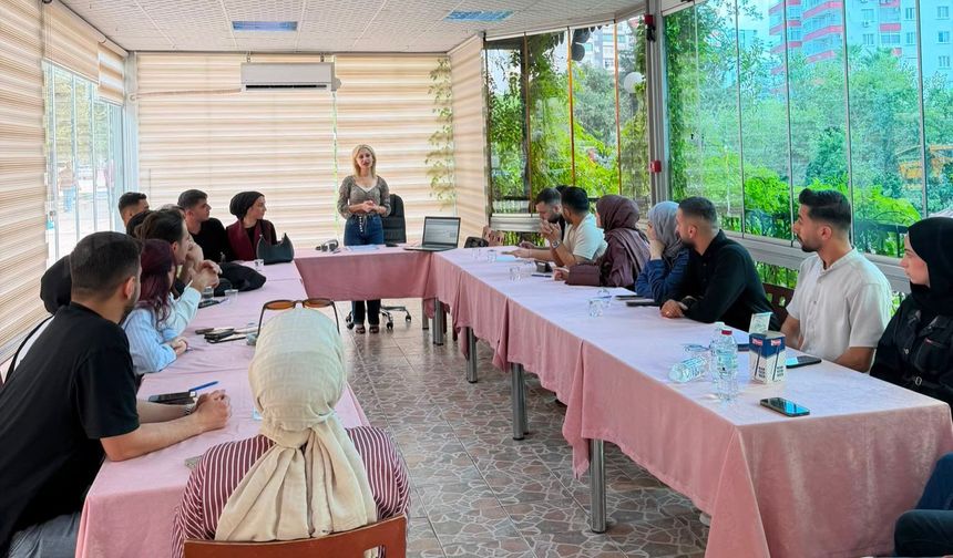 Adana'da evlenecek gençlere büyük destek: Evlilik öncesi eğitim semineri gerçekleştirildi