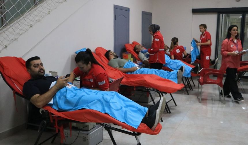 Adana’da kan stokları azaldı: Öğretmen ve velilerden kan bağışı desteği