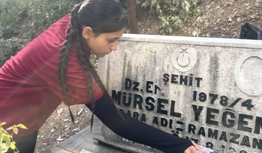 Adana’da öğrencilerden şehitlere vefa: Mezar taşlarını yenilediler