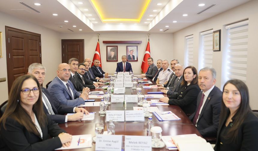Adana'da okul güvenliği için önemli toplantı: Vali Mustafa Yavuz açıkladı