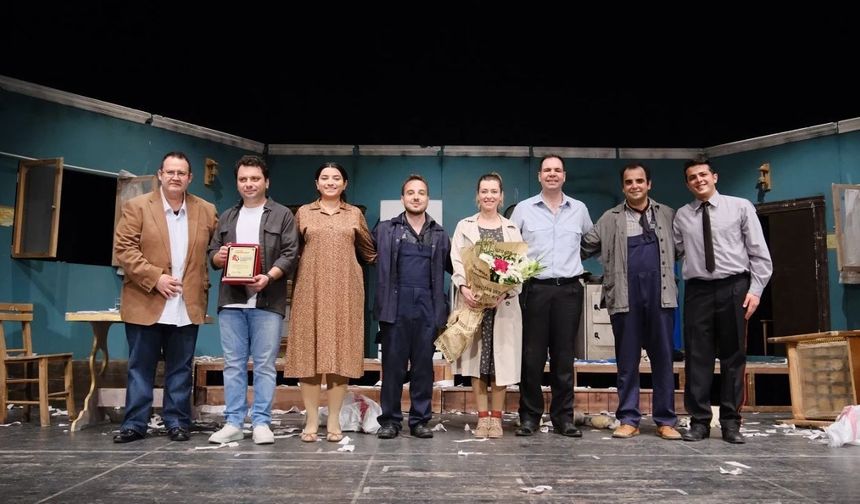 Adana’da tiyatro festivali coşkusu sürüyor