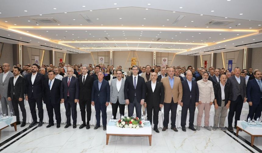 AK Parti Adana teşkilatından Eğitim-Bir-Sen 8. Olağan Genel Kurulu'na çıkarma