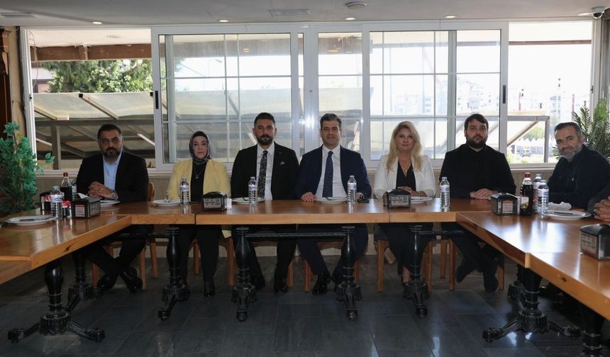 AK Parti Çukurova’da muhtarlarla bir araya geldi