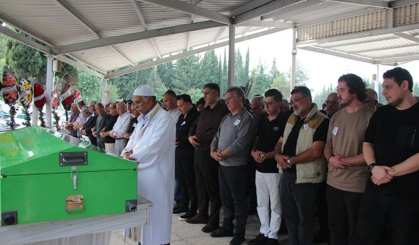 Ayvalık'ta batan teknede hayatını kaybeden Doktor Şahin Bingüllü Adana'da toprağa verildi