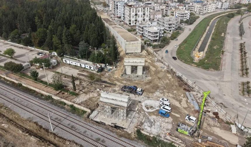 Ceyhan Belediyesi’nin ilk araç üst geçit köprüsü projesinde sona yaklaşıldı