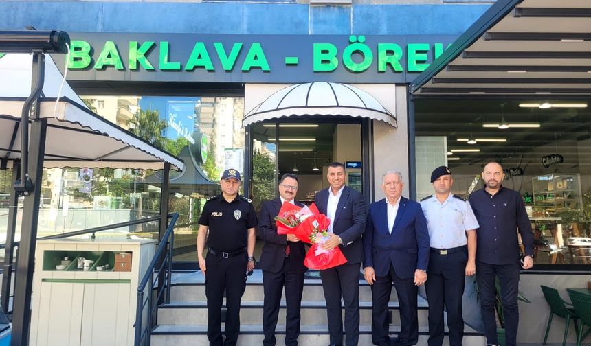 Çukurova Kaymakamı Hakan Alkan'dan Seç Baklava'ya ziyaret: Esnafa bereketli kazanç dileği