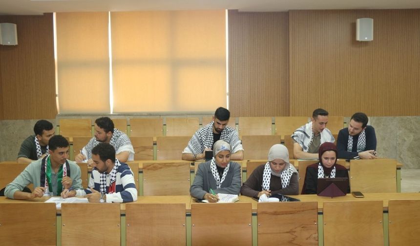 Çukurova Üniversitesi'nde okuyan Filistinli gençlerden duygu dolu mesaj