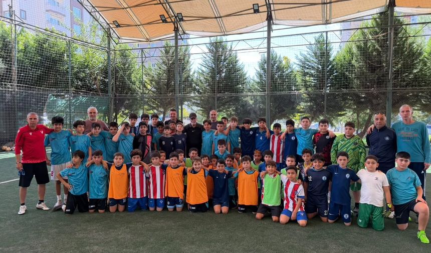 Ercan Albay, Çukurova Demirspor’un genç futbolcularıyla buluştu