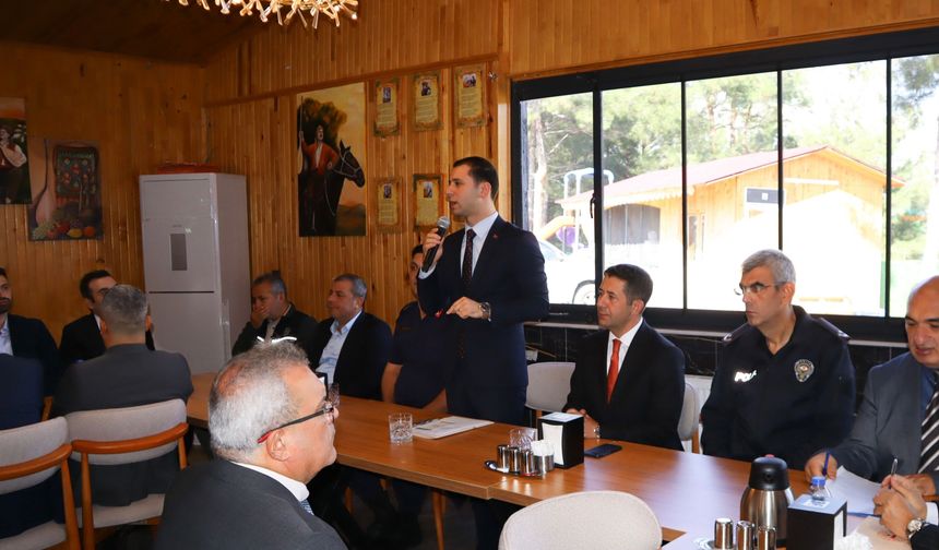 Feke'de Muhtarlar günü coşkusu: Kaymakam Yamakoğlu ve Muhtarlar bir araya geldi