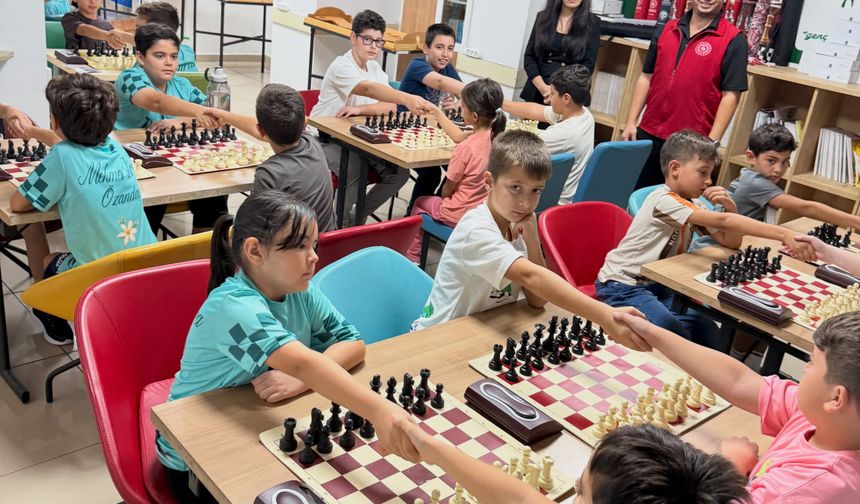 Hamleler zirve için yapıldı: Seyhan Gençlik Merkezi satranç turnuvası coşkuyla tamamlandı