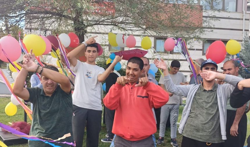 Karaisalı Engelsiz Yaşam Merkezi’nde coşkulu buluşma: “Yaza veda, sonbahara merhaba”