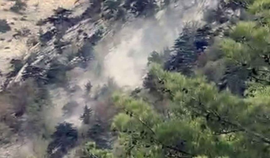 Kozan’da deprem sırasında tepeden kaya koptu: O anlar kaydedildi