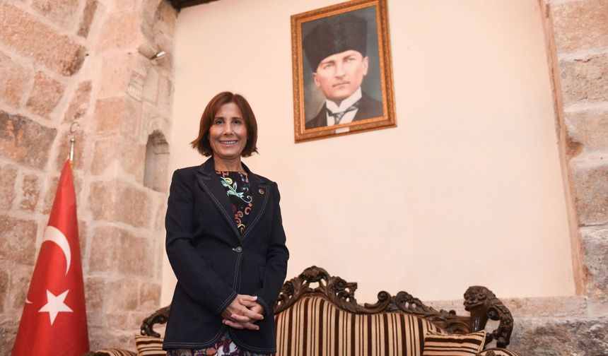 Oya Tekin: “Cumhuriyet bir haysiyet meselesidir”