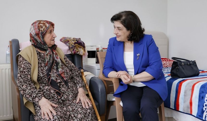 Süreyya Yavuz'dan Dünya Yaşlılar Günü'nde anlamlı ziyaret
