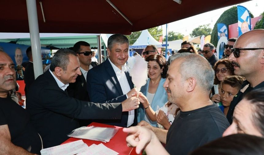 Yüreğir Belediye Başkan Vekili Tarık Özünal festivalde Vali Yavuz'u ağırladı