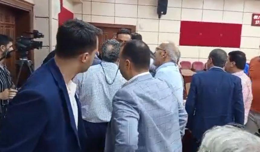 Yüreğir Belediye Meclisi’nde CHP’li üyeler arasında “satılık” tartışması