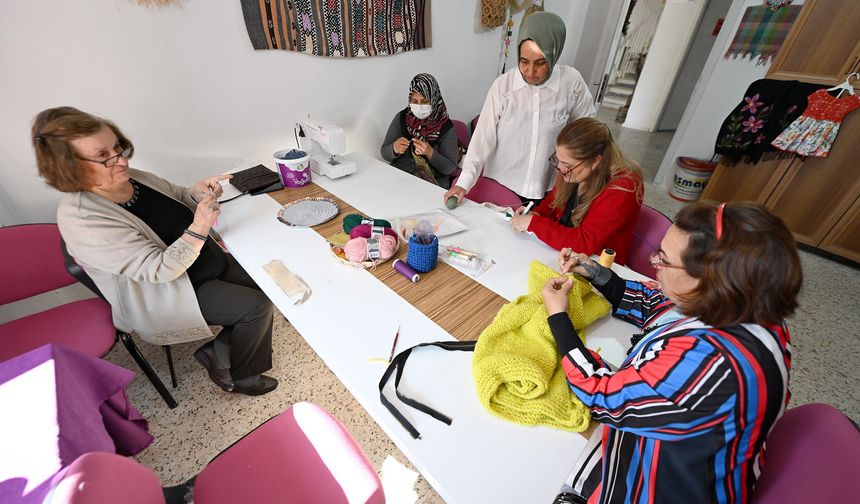 Kadın ve çocuk atölyeleri fabrika gibi işliyor