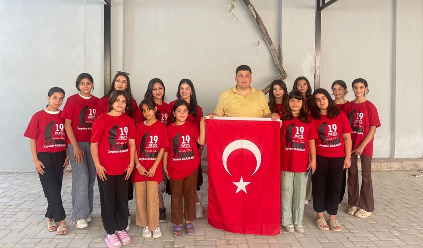 Adana Batmanlılar Derneği’nde milli mücadelenin ruhu bir kez daha yaşatıldı