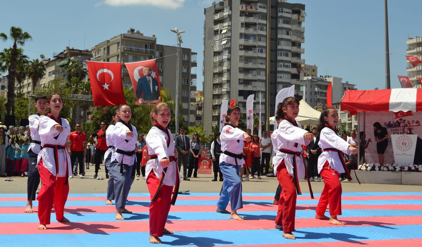 Adana’da 19 Mayıs coşkusu