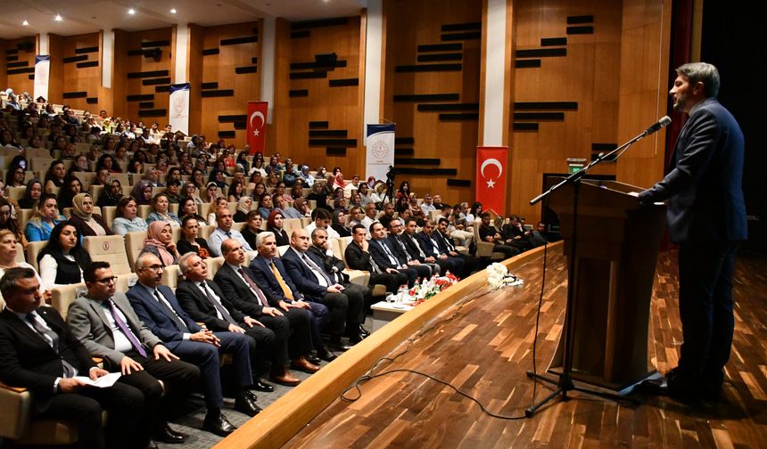 Adana'da "Maarif Modeli Aile Okulu Buluşmaları" düzenlendi