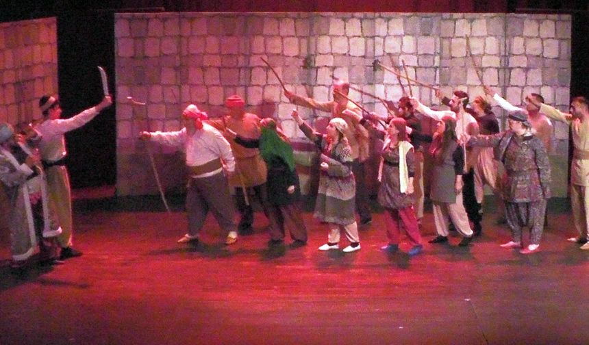 Adana’da Pir Sultan Abdal rüzgarı