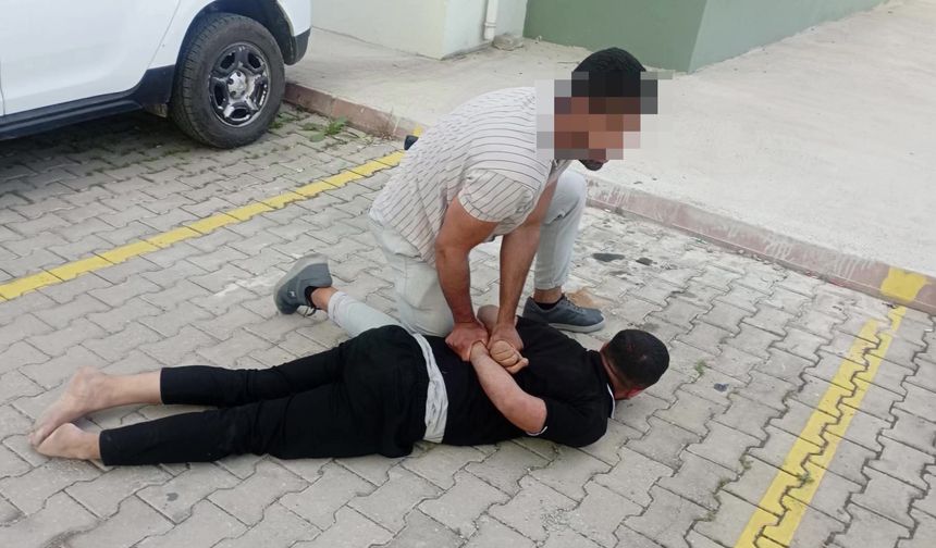 Adana’da kamyonette koltuk altına saklanmış uyuşturucu yakalandı