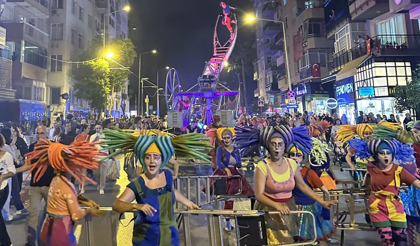 Antalya Tiyatro Festivali 'Sınırsız Renkler'le kapılarını açtı