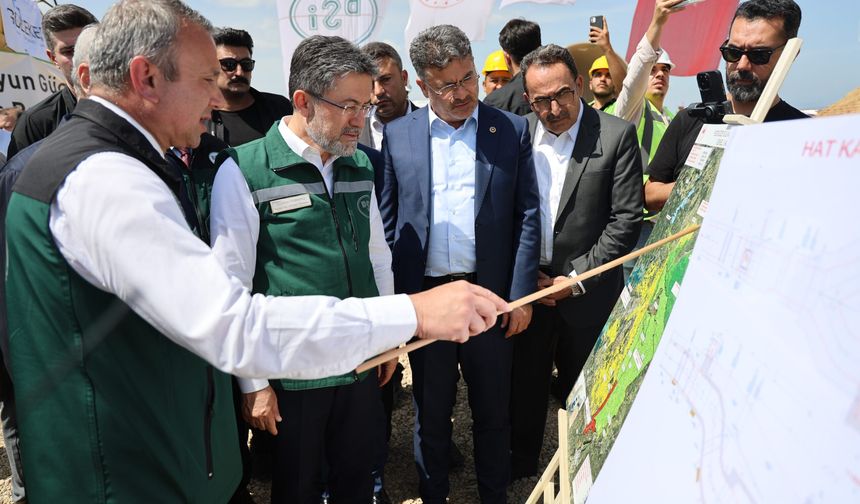 Bakan Yumaklı: "Yedigöze Sulama Projesi'yle Adana'da 1.1 milyon dekarlık arazi suyla buluşacak"